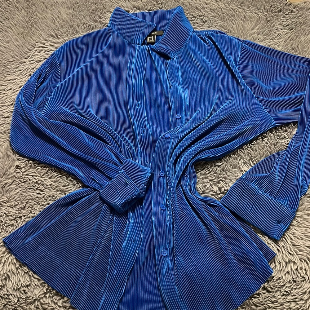 Forever 21 blue silky top size small